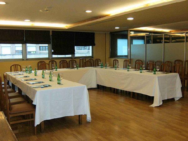Longoria Avenida Hotel El Berron Instalações foto